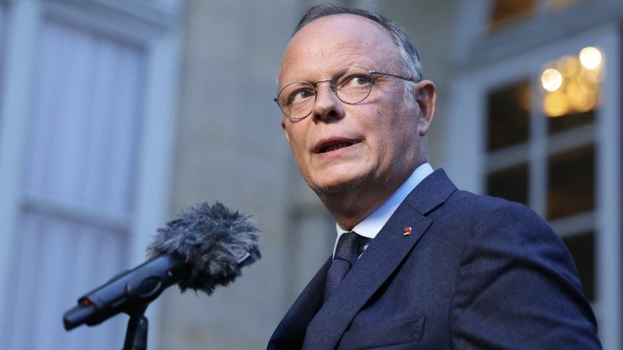 Élections 2027 : Vers un bouleversement politique avec la chute des macronistes et l'essor du RN ?