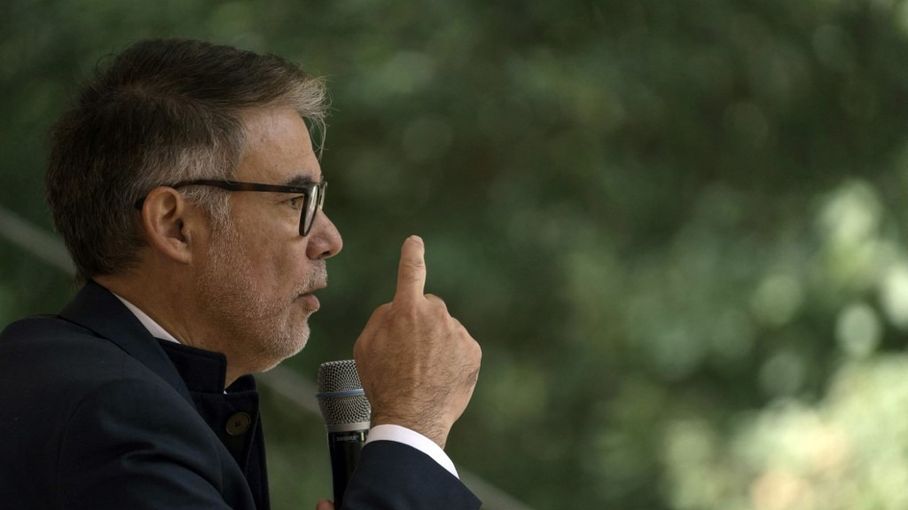 Olivier Faure exhorts Sébastien Lecornu à fournir le budget complet lors de leur rencontre.