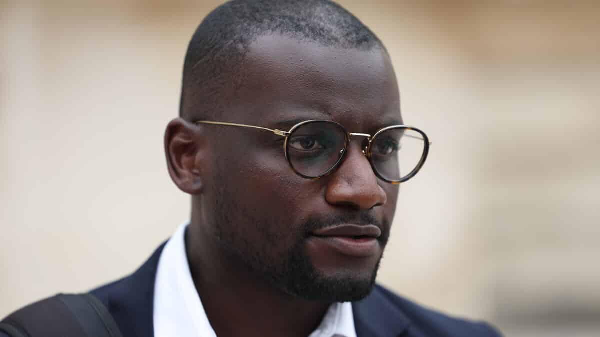 "Carlos Martens Bilongo, Député LFI, Dénonce le Racisme et la Pauvreté Intellectuelle dans le Nord"
