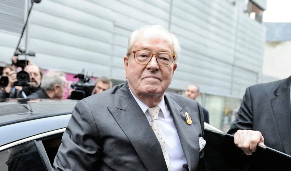 Jean-Marie Le Pen évoque ses premiers émois amoureux à 16 ans.